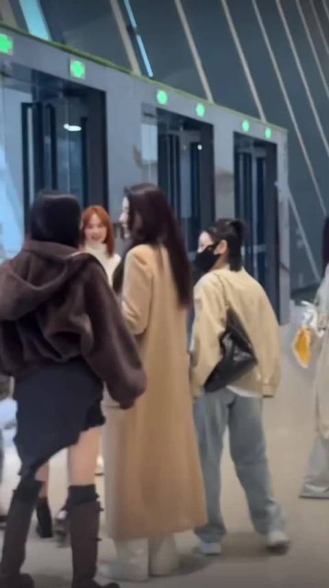 露思儿闺蜜团都去了露思生日会！曾黎 魏笑都去了，闺蜜也是好朋友哇