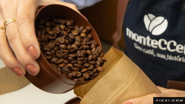 咖啡豆涨价创历史新高:咖农欢呼,咖啡店苦撑降成本