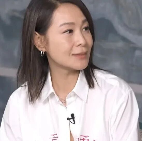 刘若英罕见透露44岁怀孕经历：试了很多办法，45岁自然受孕生下孩子，胖了19公斤，“最有勇气的事是在40岁之后决定结婚”