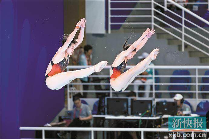 女双3米板摘金 男双10米台夺银