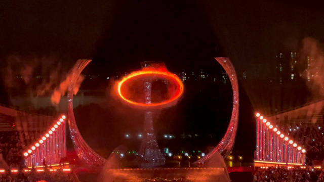 全运会火炬点燃，郭晶晶等奥运冠军参与传递