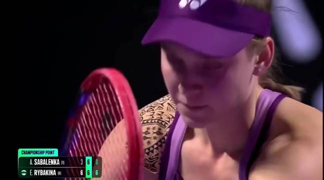 莱巴金娜首夺总决赛冠军后拒与WTA总裁合影