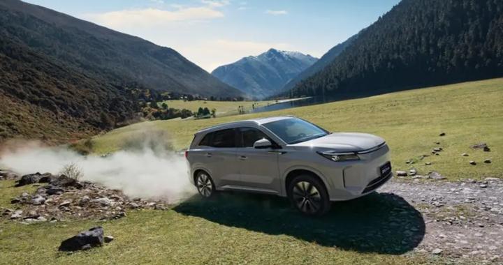 新款蓝电E5 PLUS预售！中型插混SUV，10万出头搞定！