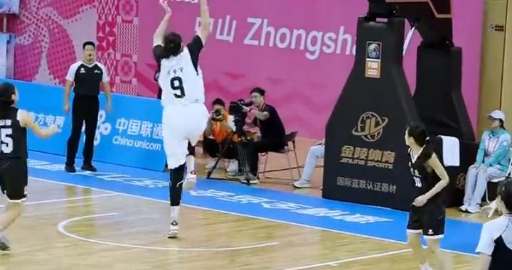 历史首人！2.26米张子宇回应实战暴扣太谦虚 三战33中31仅45分钟