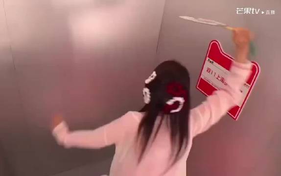 董璇好六夜cos白蛇造型柔美契合经典