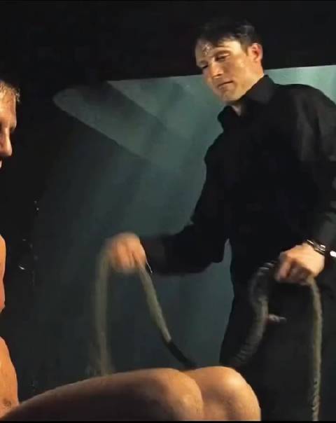 拔叔拷问007 就是这个方式