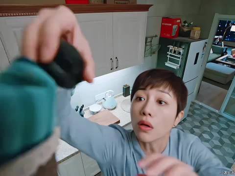 女子疑心丈夫在家安装摄像头监控