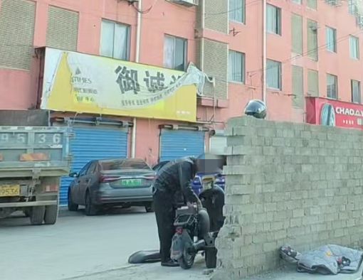 帮购车者违规申领牌照，10名电动自行车店员被抓