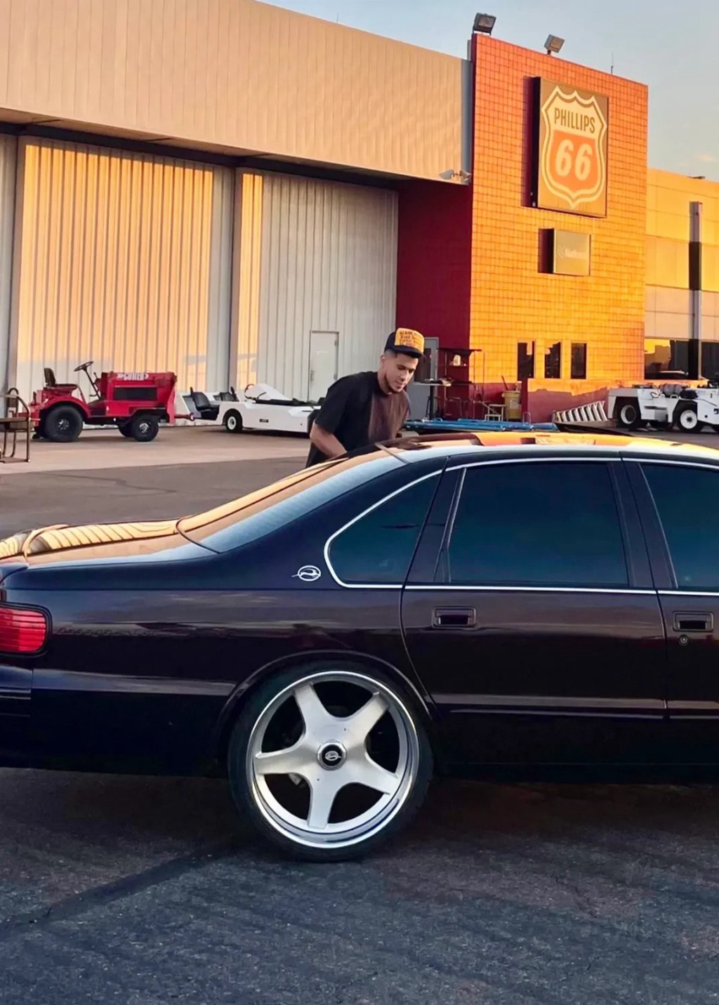 依旧雪佛兰！布克亲晒 Book 1 最新配色！