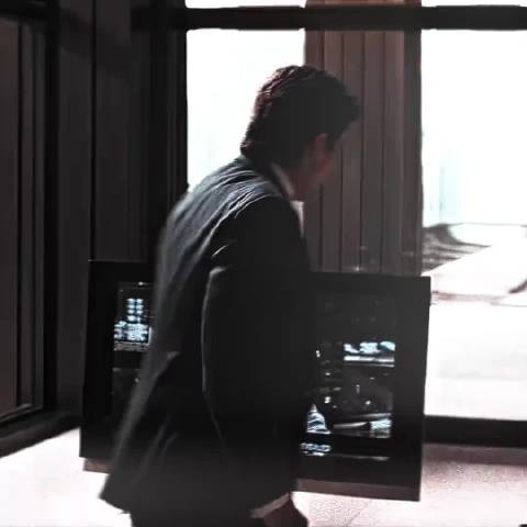 “大白天的开那个太招摇了”“那就开兰博基尼吧”蝙蝠侠