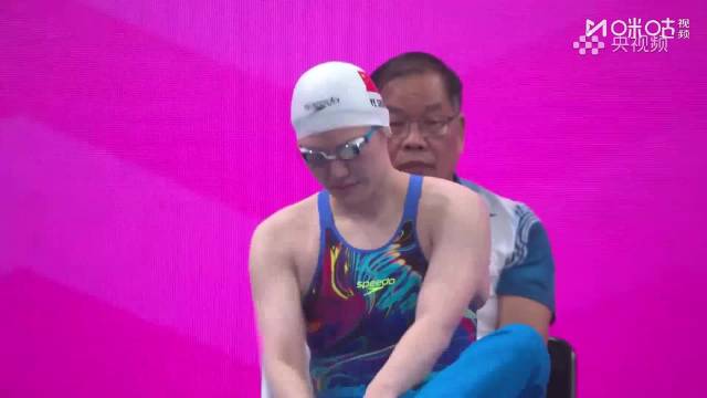 叶诗文全运100蛙预赛游出1分09秒47，观众助威逗笑小叶子