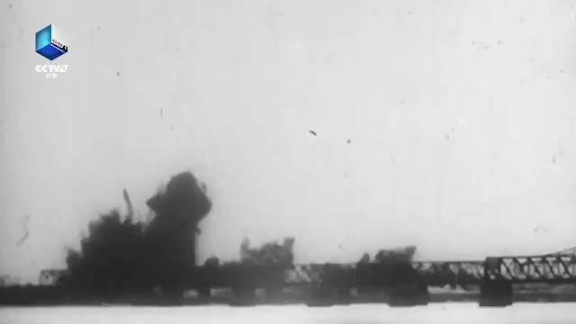 了不起的中国百余架敌机下的护桥敢死队