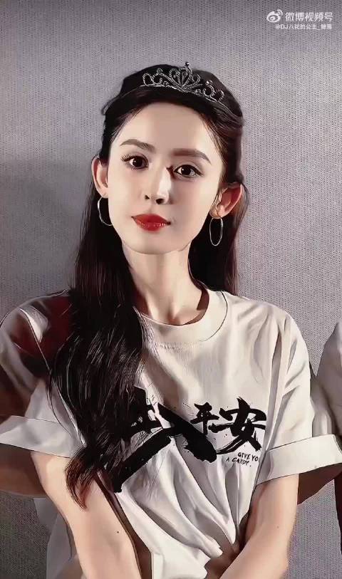 娜扎：女王陛下别低头，王冠会掉