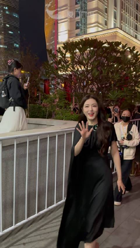 报！曾黎金鸡开幕式入场