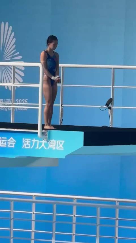 陈芋汐完美一跳夺金全红婵起立欢呼