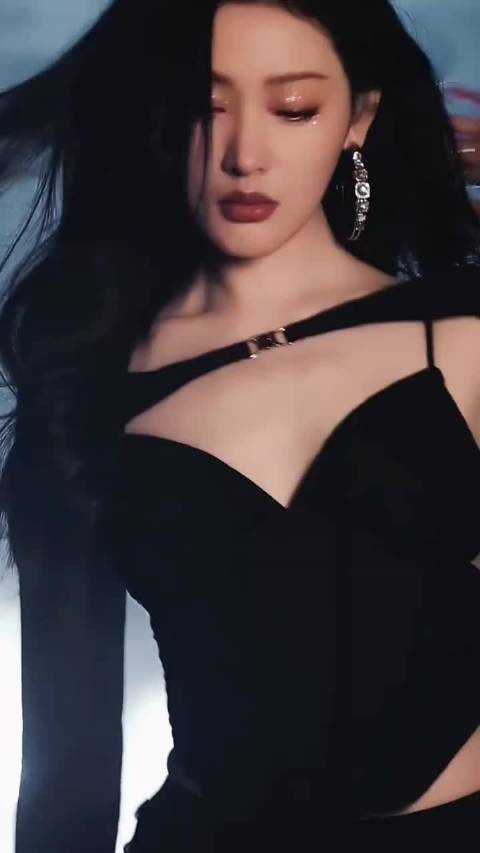 张天爱性感混剪，酥胸美腿玉臀美背