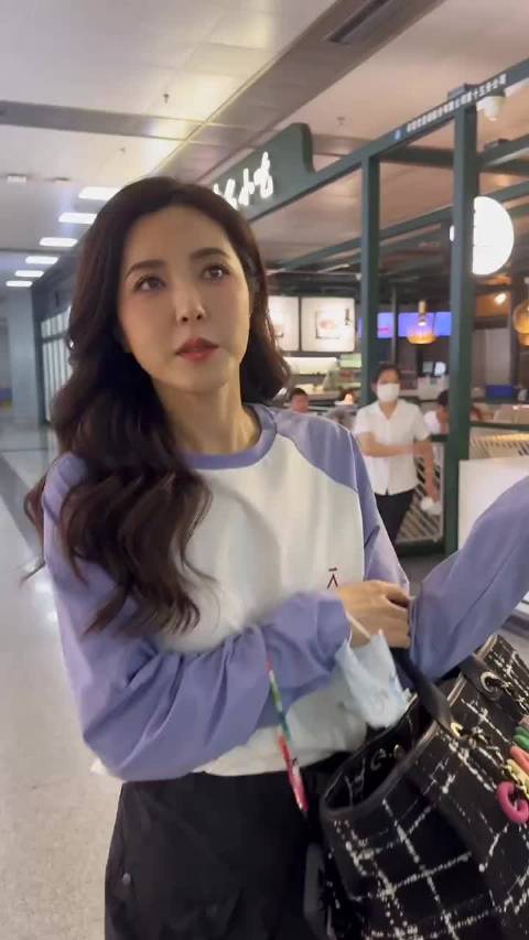 曾黎妈妈真的太顶了，有滋养果然显年轻啊