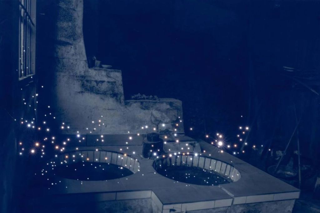 汪燕钦《故墟萤耀》系列之一。“永康青年摄影师联展”作品之一