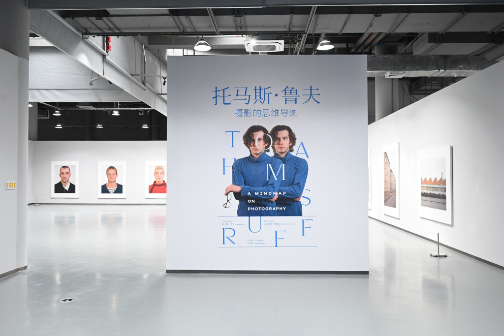 “托马斯·鲁夫：摄影的思维导图”展览现场。澎湃新闻记者 吴栋 图