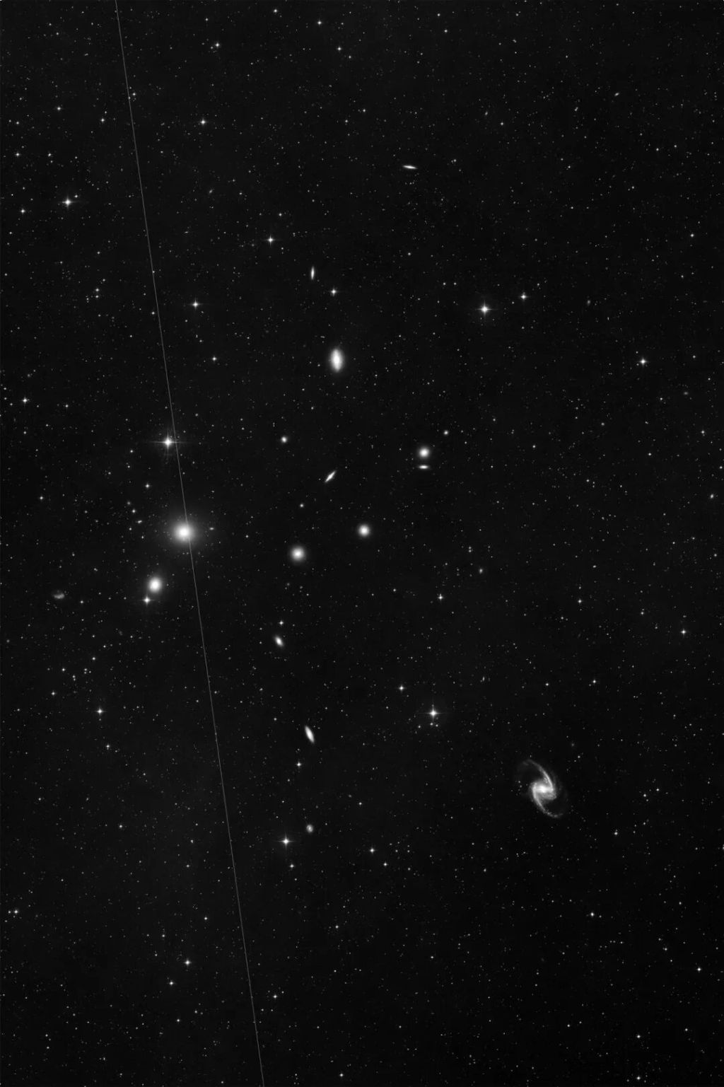 03h 36m/-35°, 1989，选自《星星》系列 © 2025 Thomas Ruff : VG Bild-Kunst, Bonn