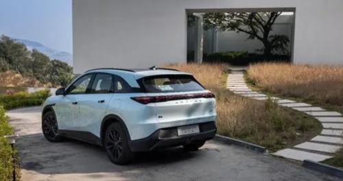 家用SUV对决：全新极狐阿尔法T5用料更扎实