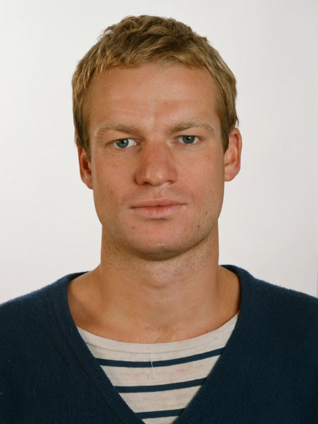 肖像（T. 伯恩斯坦）, 1986, 选自《肖像》系列 © 2025 Thomas Ruff : VG Bild-Kunst, Bonn