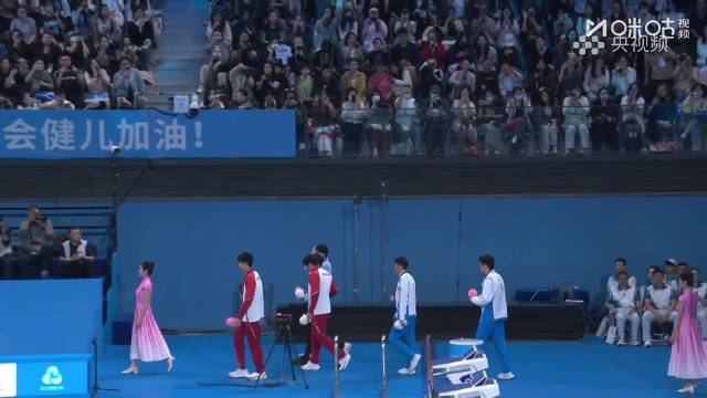 陈小纭关注全运会游泳赛，点赞张展硕夺第二金