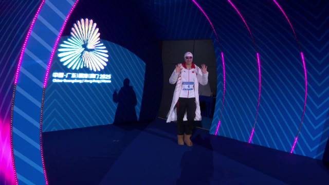 唐钱婷女子100米蛙泳半决赛第一晋级，称享受过程跟自己比