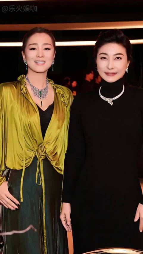 郭晶晶袁泉宋佳同台亮相，着装风格引关注