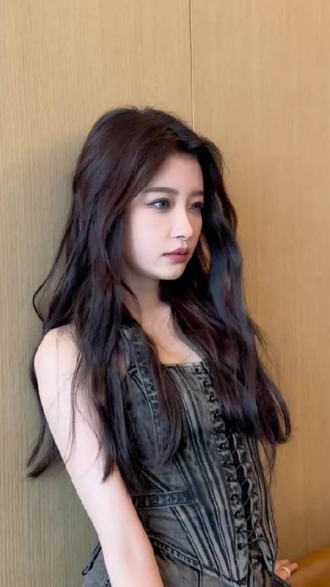 孙怡的五官真的是可以堪称完美了，这也太精致了