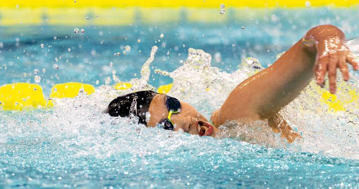 全运泳池浪花朵朵  13岁于子迪打破尘封13年亚洲纪录