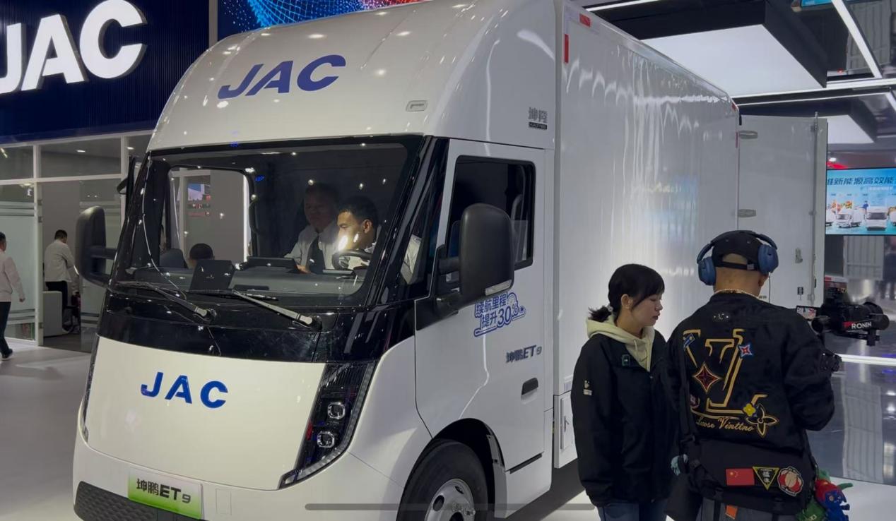 江淮小卡坤鹏ET9