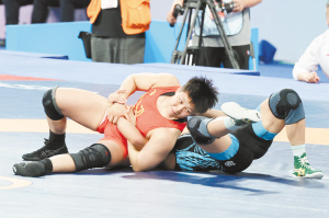 十五运会云南首金诞生 龙佳斩获女子自由式摔跤68公斤级冠军
