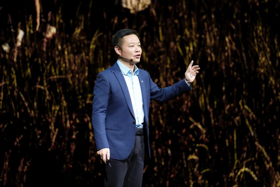 守擂“AI王冠”，小鹏拆掉的拐杖不止语言