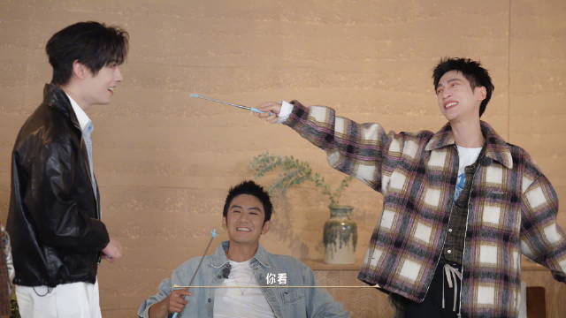 罗云熙团综献唱笑翻方逸伦，游戏王唐俪辞落泪