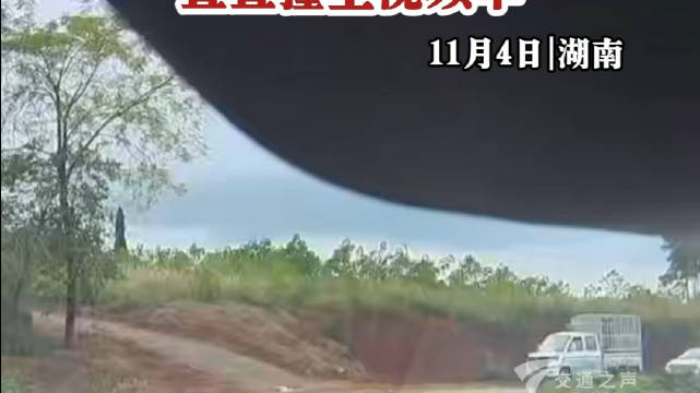 小车在拐弯处超车，直直撞上视频车过弯安全驾驶