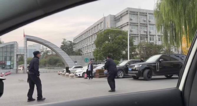 见义勇为的揽胜大哥