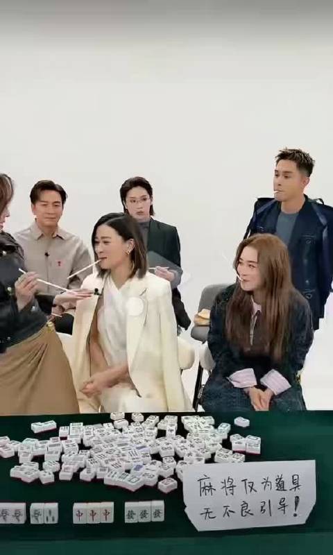 佘诗曼李施嬅直播嘴传戒指，man妍CP戏外发糖