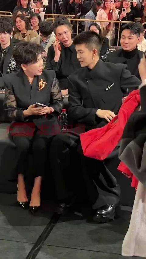 邓亚萍任嘉伦同聊乒乓致敬热爱坚持