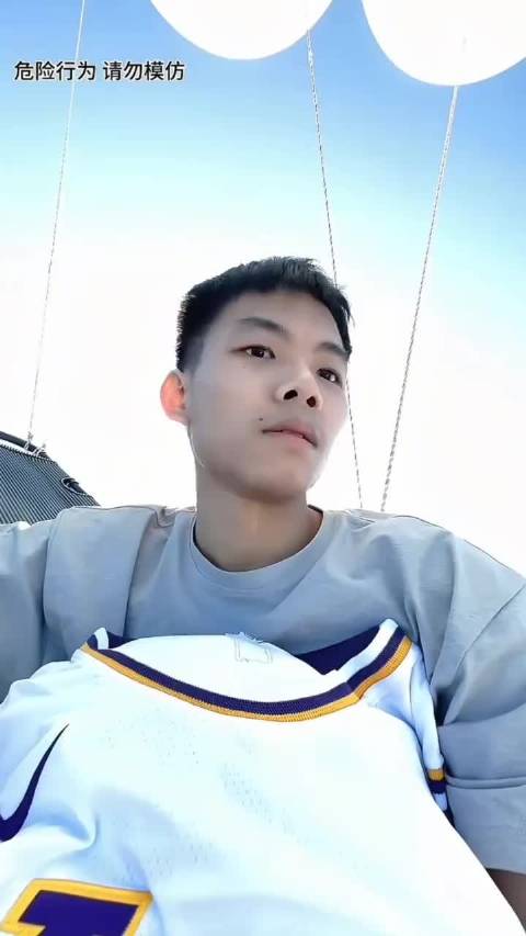 惠州瘫痪小伙绑氢气球飞天坠房生还