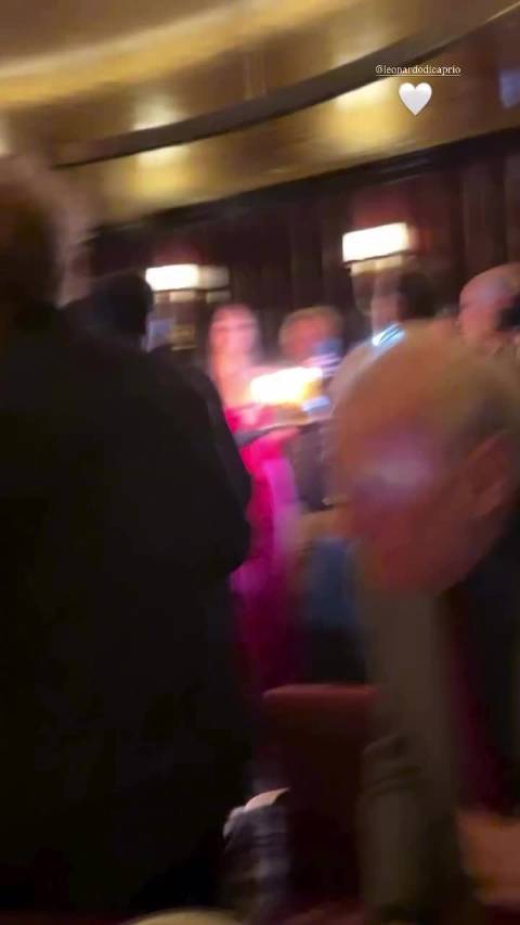 莱昂纳多出席简·古道尔追悼会，51岁生日女友好友相伴庆生