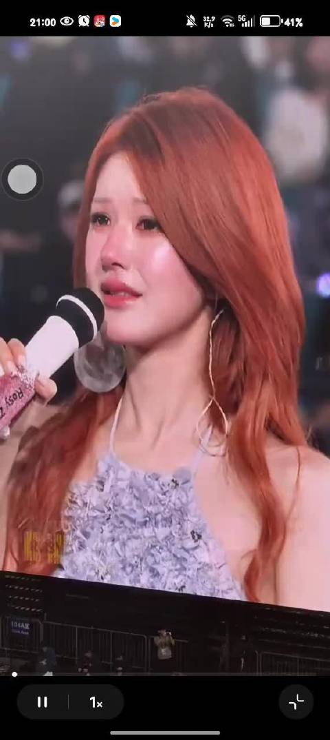 赵露思生日会宣布成立个人工作室，现场哭笑反转