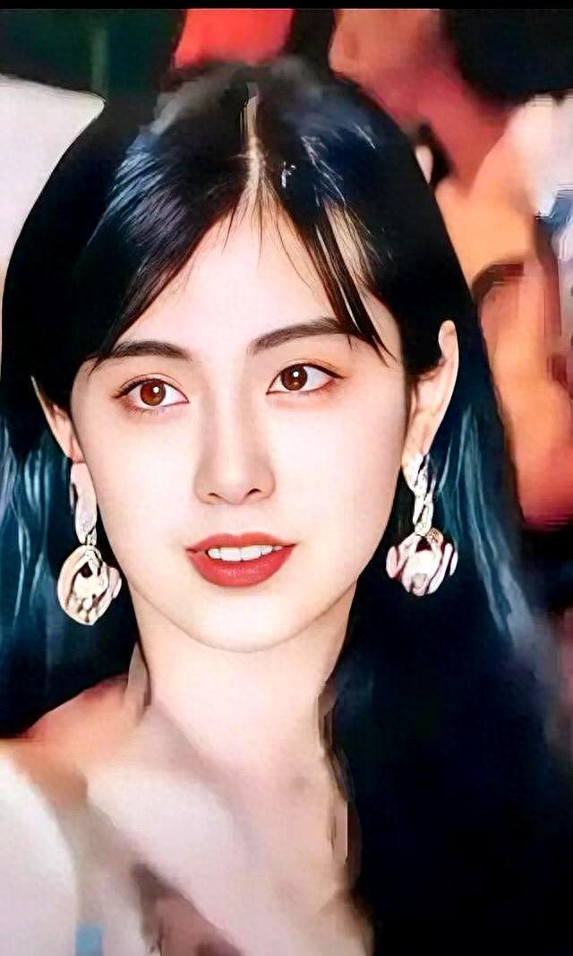 王晶撕开王祖贤隐退遮羞布：为情所伤是假的，她只是想活回自己。