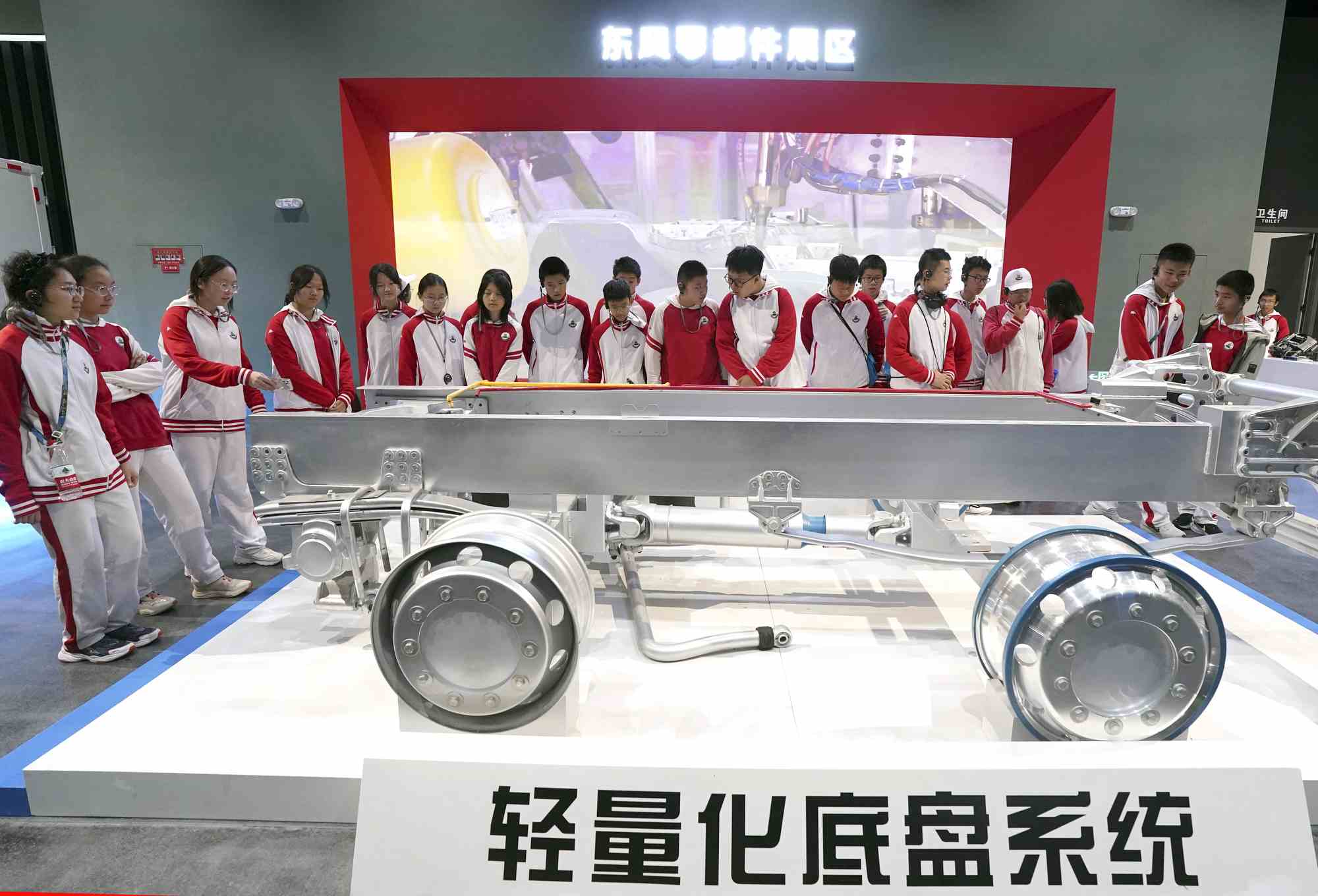 聚焦｜走进东风汽车博物馆，北京中学生研学团探索“汽车城”密码