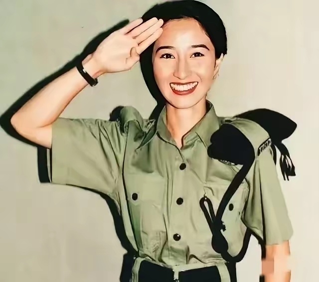 TVB首届视后年过60岁，被指仙气飘飘，20年约定粉丝见面会引热议