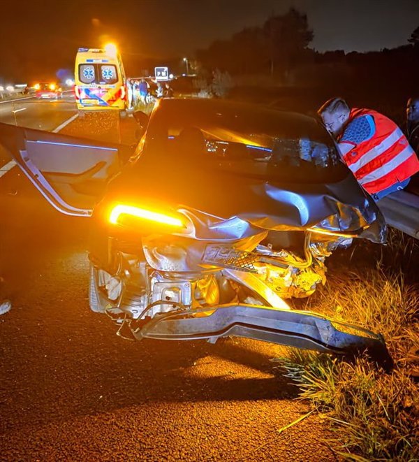 特斯拉Model 3被时速250公里奔驰AMG撞毁：车主无碍 又提了一台