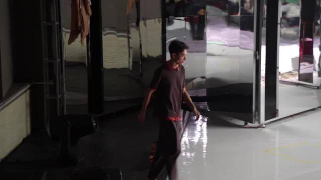 周涛点评张一山话剧，一人分饰15角全场高能