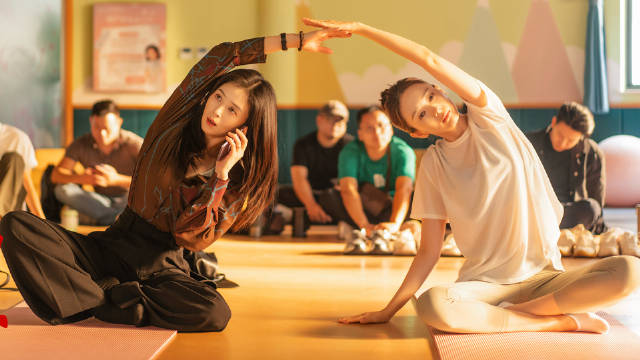 血缘亲姐妹化干戈为玉帛，童瑶蒋欣讨论养孩子贵吗，直击痛点四喜二创大赛