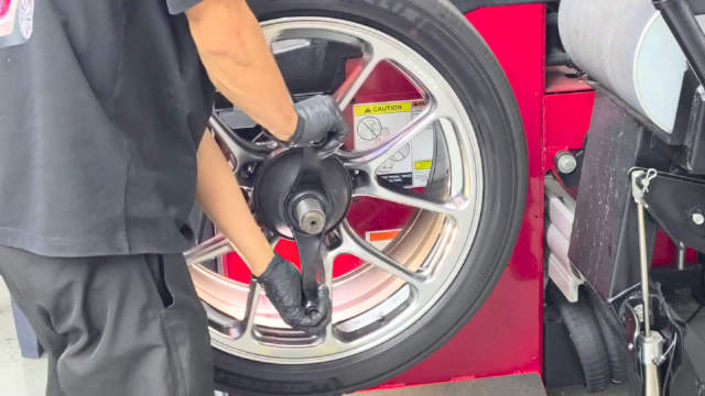 华强北商户日售手机入账10500元，轮毂尾款支出8479元