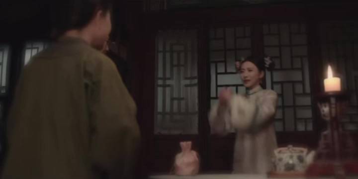 穿越者背诵还珠剧情自救，紫薇亲属现身逆转死局